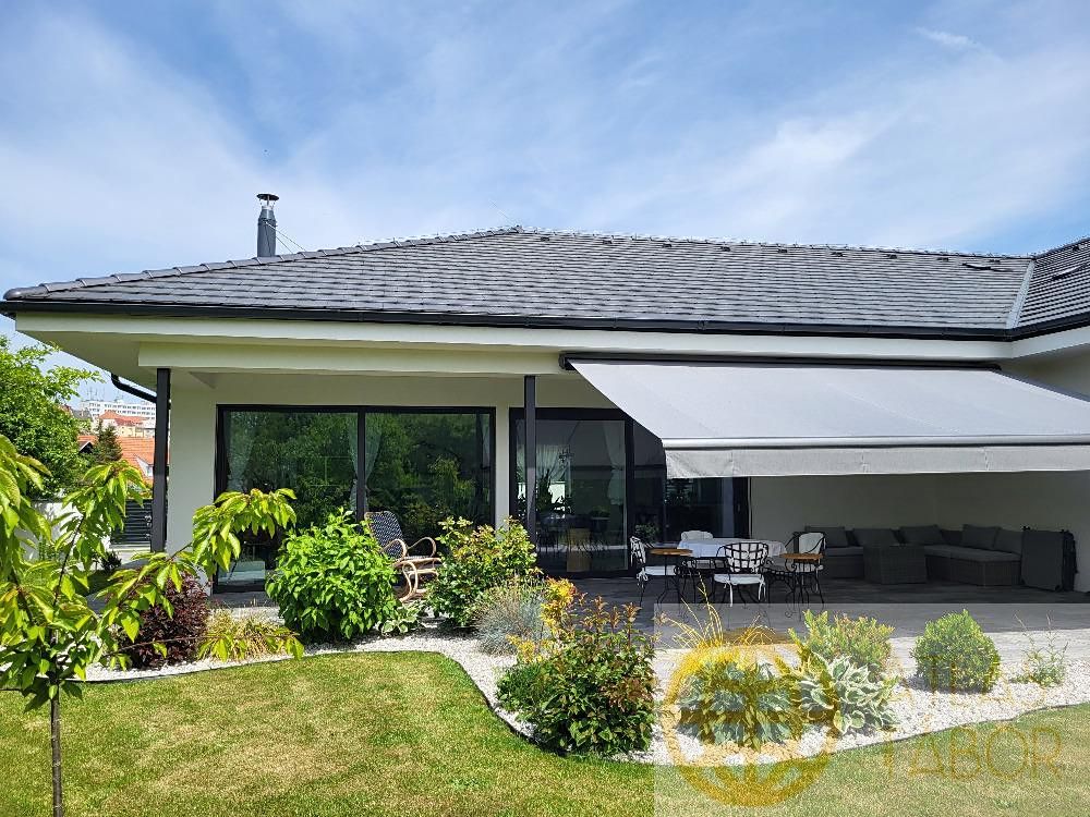 Prodej rodinného domu 235 m², pozemek 1013 m²